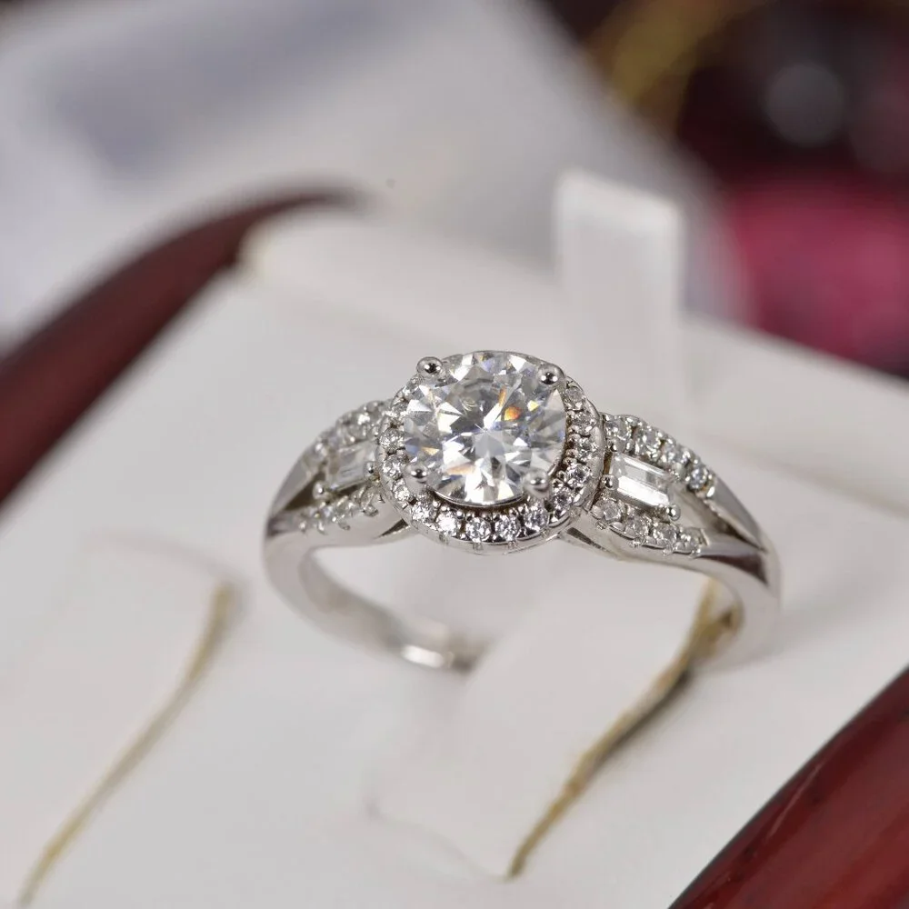 Certified Moissanite 1.0 ct Brilliant Round Cut Engagement Ring 925